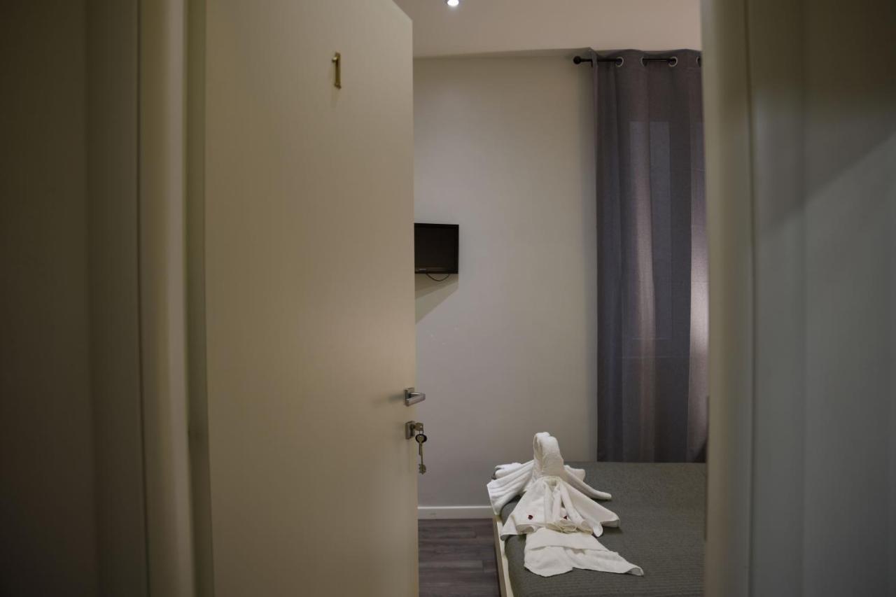 Infinity Castle Hotel Rome Room photo